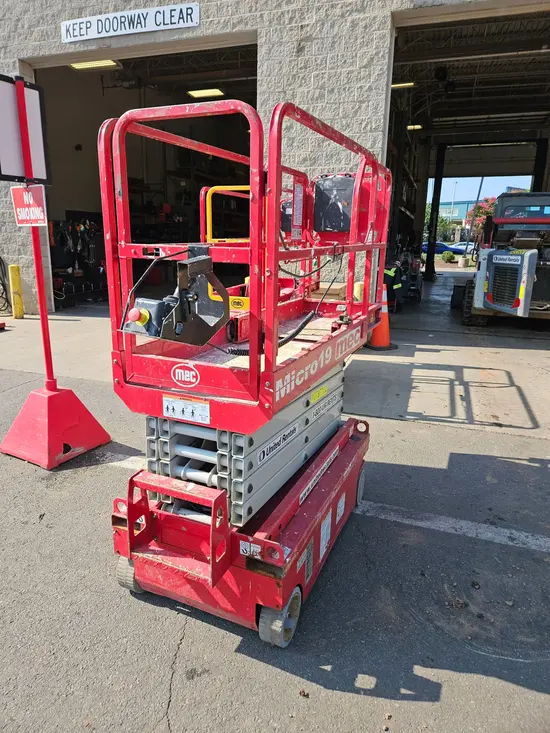 2018 MEC MICRO 19 Scissor Lift