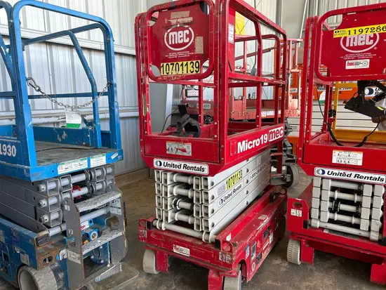 2017 MEC MICRO 19 Scissor Lift