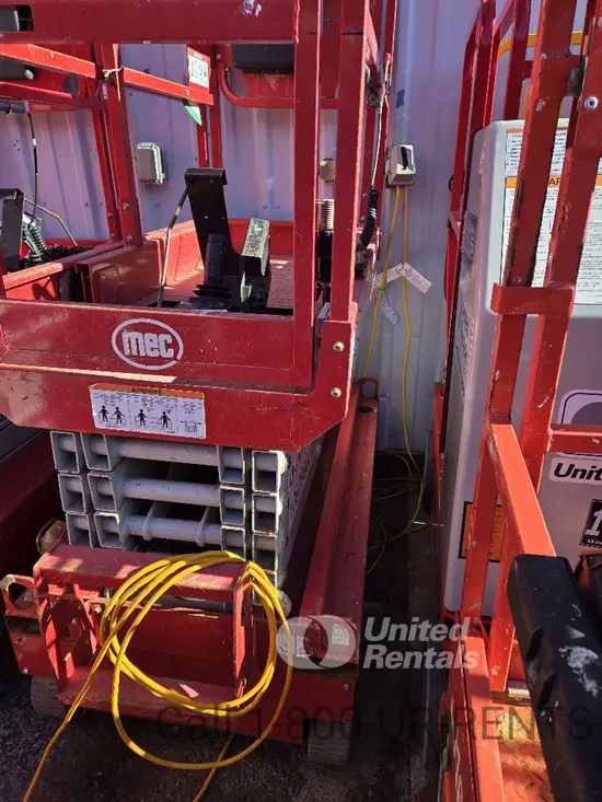 2019 MEC MICRO 19 Scissor Lift