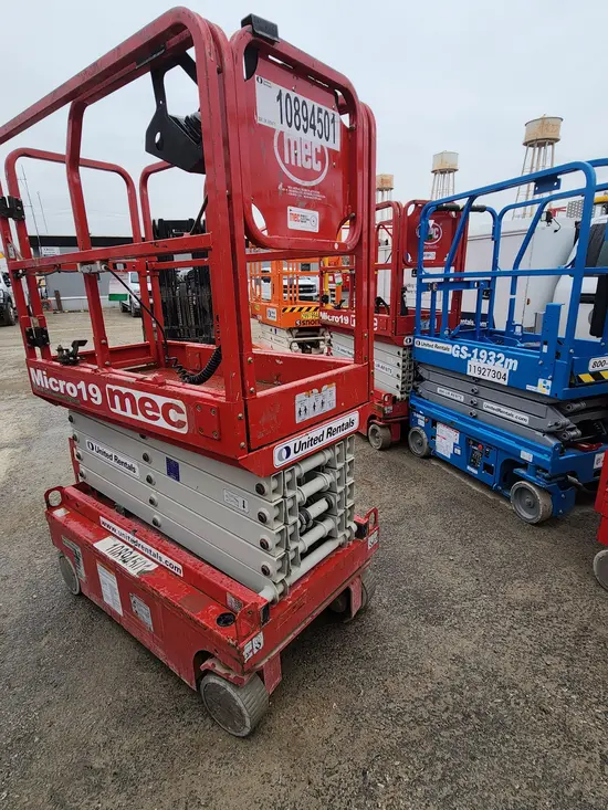 2019 MEC MICRO 19 Scissor Lift