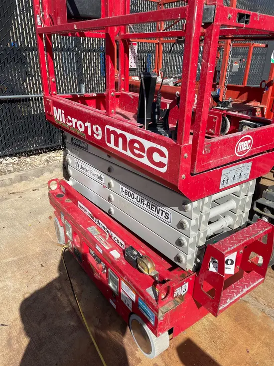 2019 MEC MICRO 19 Scissor Lift