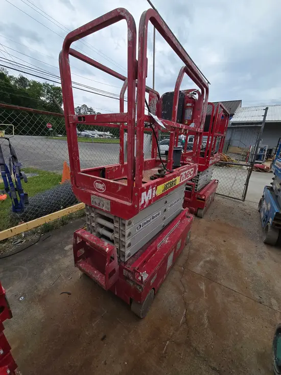 2018 MEC MICRO 19 Scissor Lift