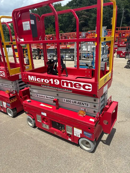 2019 MEC MICRO 19 Scissor Lift