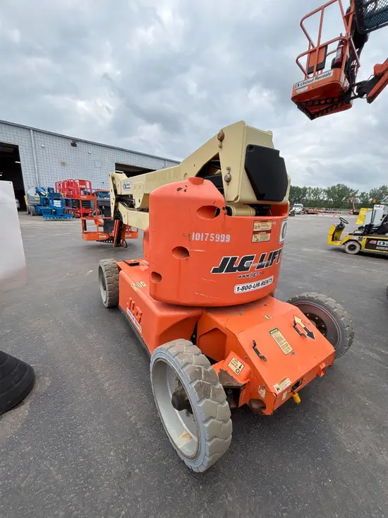 2013 JLG E450AJ Articulating Boom Lift