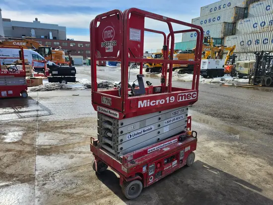 2018 MEC MICRO 19 Scissor Lift