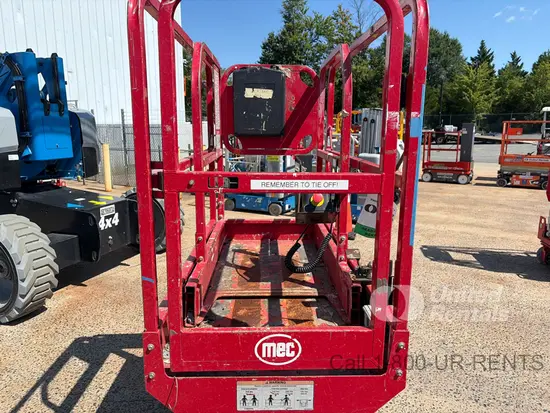 2017 MEC MICRO 19 Scissor Lift