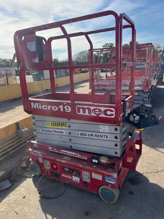 2018 MEC MICRO 19 Scissor Lift