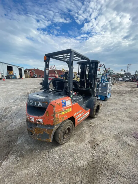 2018 Toyota 8FGU30 Warehouse Forklift