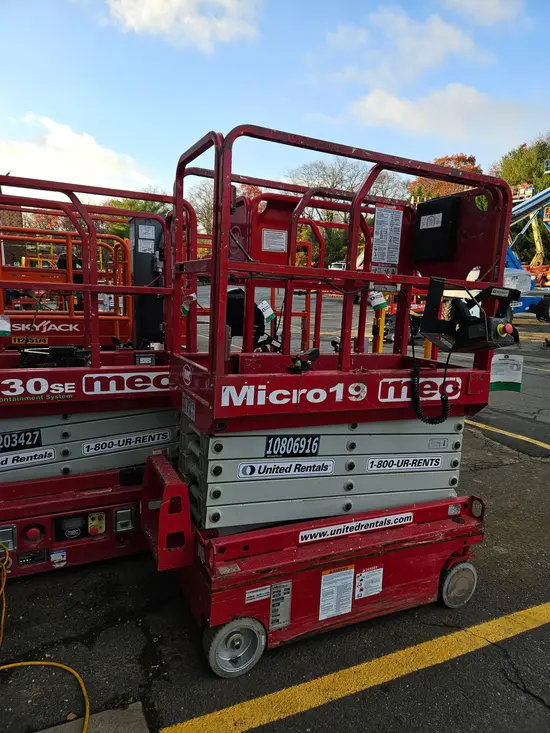 2018 MEC MICRO 19 Scissor Lift