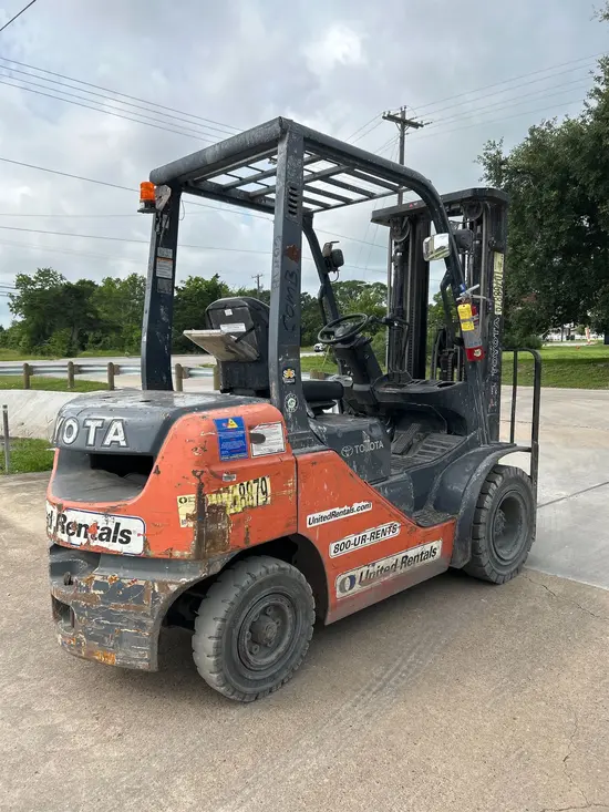 2018 Toyota 8FDU25 Warehouse Forklift