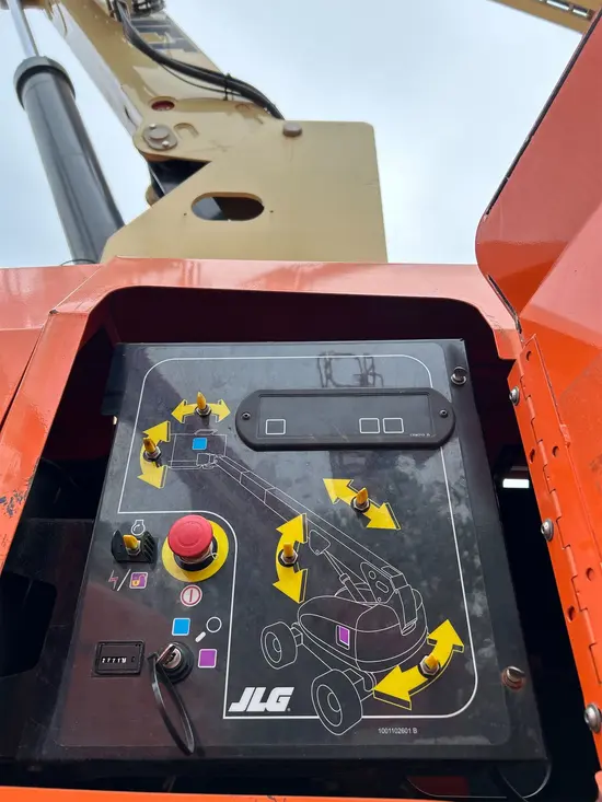 2017 JLG 800S Boom Lift
