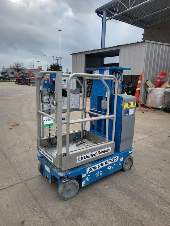 2017 Genie GR-12 Self-Propelled One-Person Lift