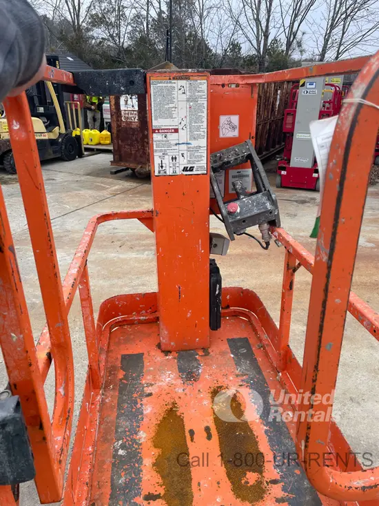 2016 JLG 1230ES Self-Propelled One-Person Lift
