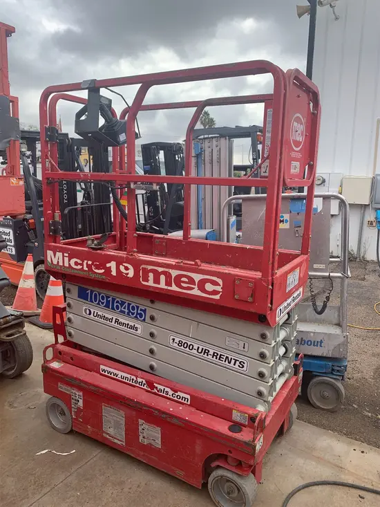 2019 MEC MICRO 19 Scissor Lift
