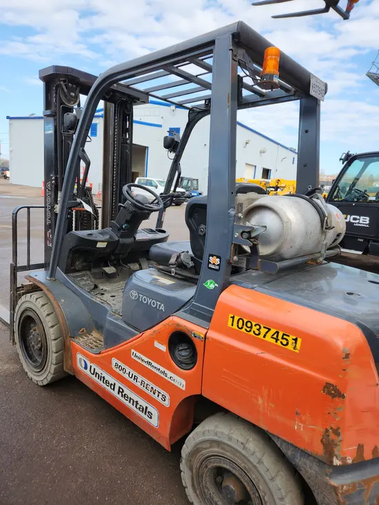 2019 Toyota 8FGU30 Warehouse Forklift
