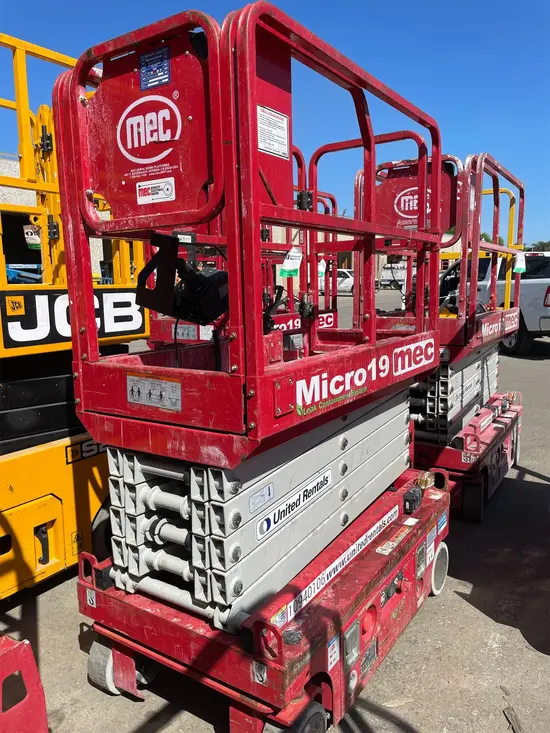 2019 MEC MICRO 19 Scissor Lift