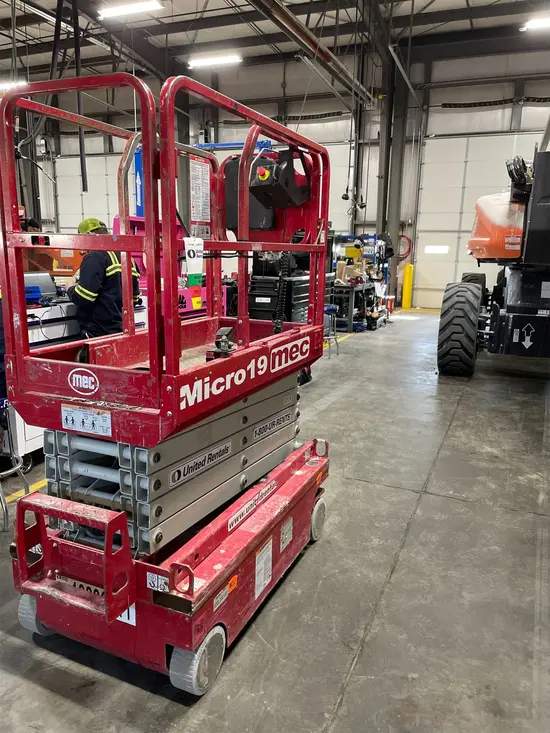 2018 MEC MICRO 19 Scissor Lift