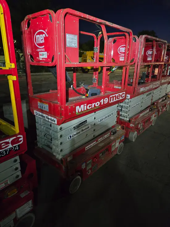2019 MEC MICRO 19 Scissor Lift