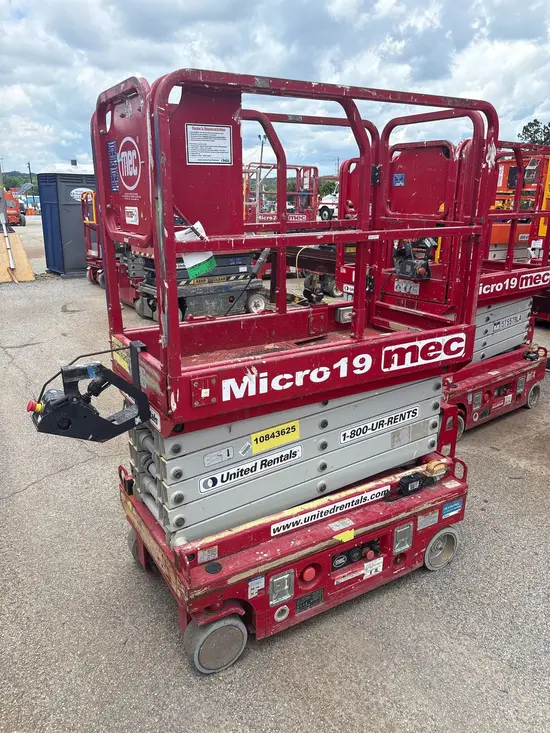 2018 MEC MICRO 19 Scissor Lift
