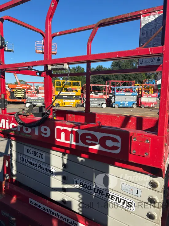 2019 MEC MICRO 19 Scissor Lift