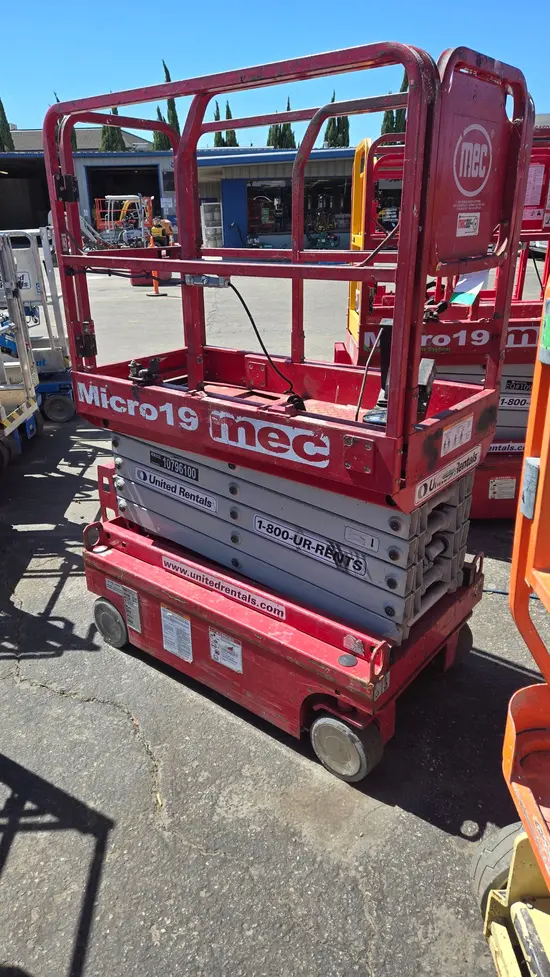 2018 MEC MICRO 19 Scissor Lift