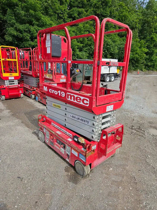 2018 MEC MICRO 19 Scissor Lift