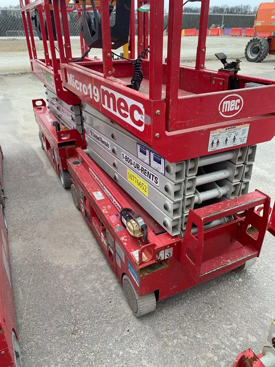 2018 MEC MICRO 19 Scissor Lift