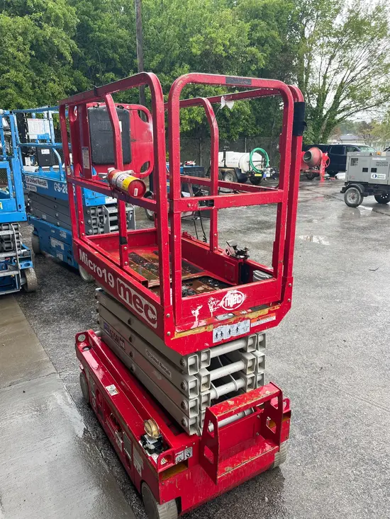 2018 MEC MICRO 19 Scissor Lift