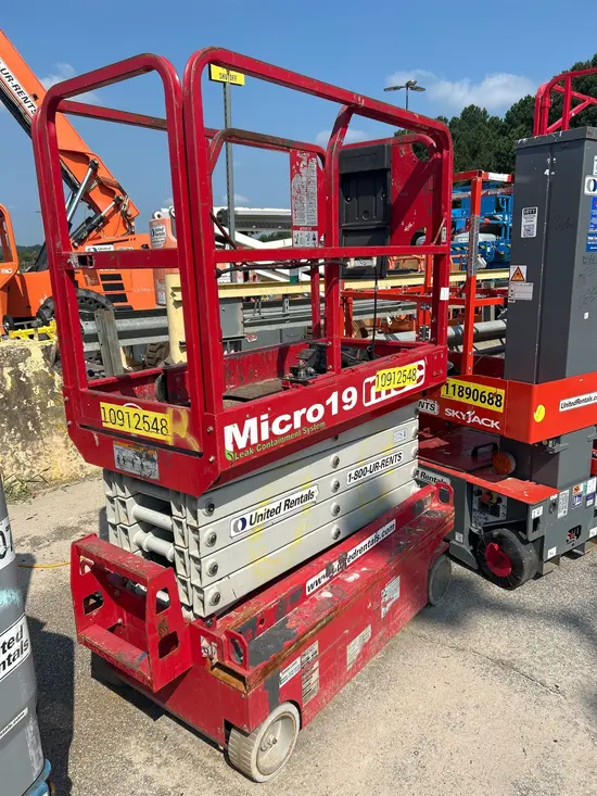 2019 MEC MICRO 19 Scissor Lift