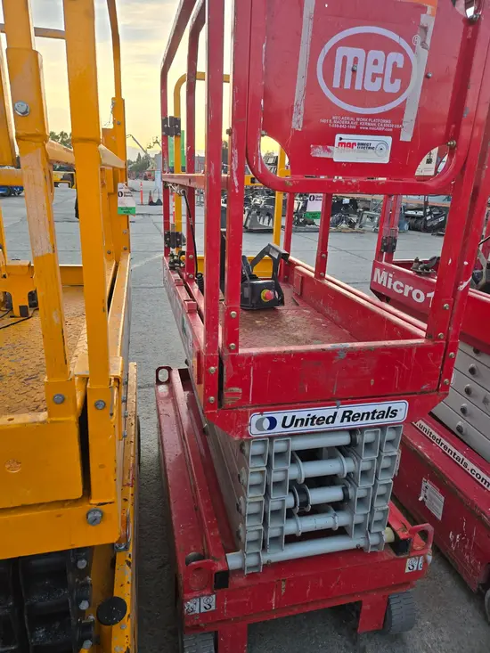 2019 MEC MICRO 19 Scissor Lift