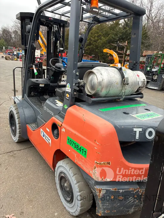 2018 Toyota 8FGU30 Warehouse Forklift