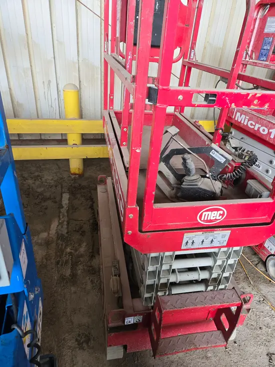 2018 MEC MICRO 19 Scissor Lift