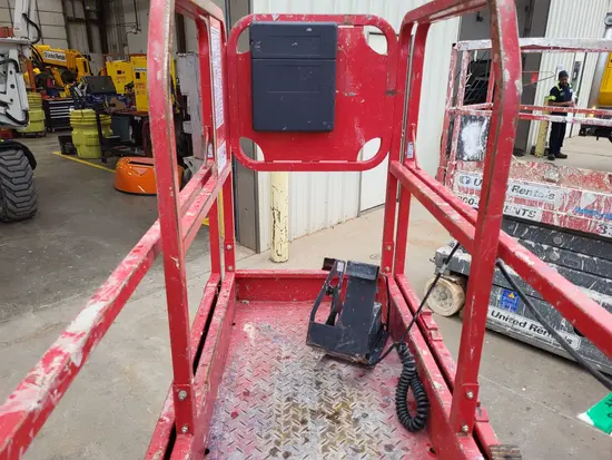 2019 MEC MICRO 19 Scissor Lift