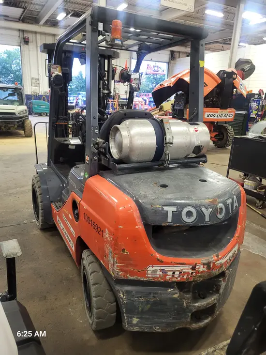 2019 Toyota 8FGU30 Warehouse Forklift