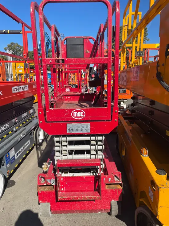 2018 MEC MICRO 19 Scissor Lift