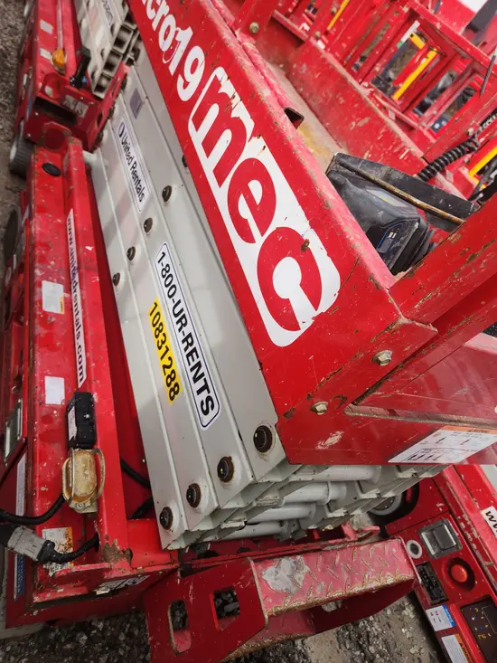 2018 MEC MICRO 19 Scissor Lift
