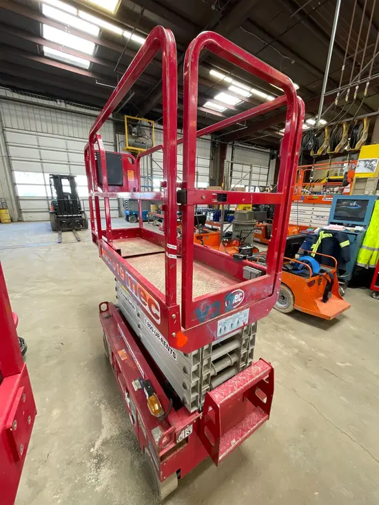 2018 MEC MICRO 19 Scissor Lift