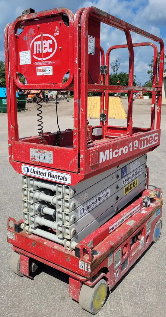2018 MEC MICRO 19 Scissor Lift