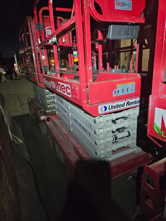 2019 MEC MICRO 19 Scissor Lift