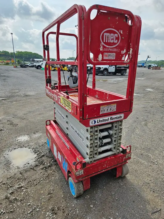 2019 MEC MICRO 19 Scissor Lift