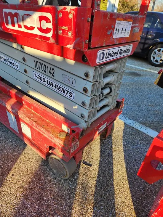 2017 MEC MICRO 19 Scissor Lift
