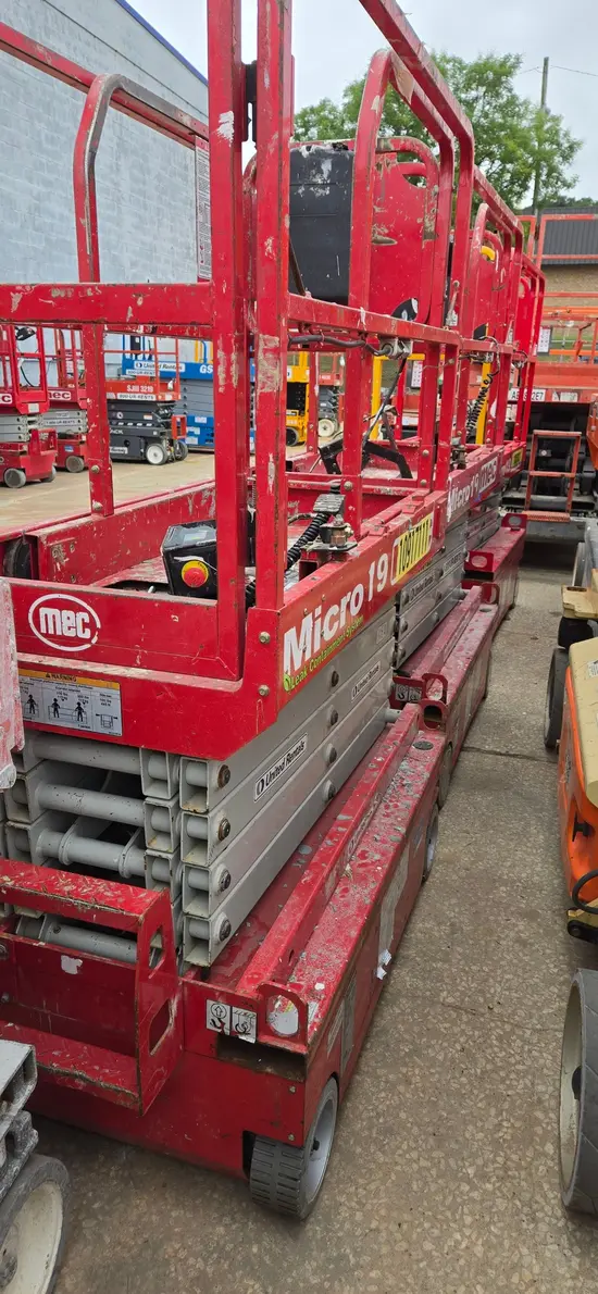 2019 MEC MICRO 19 Scissor Lift