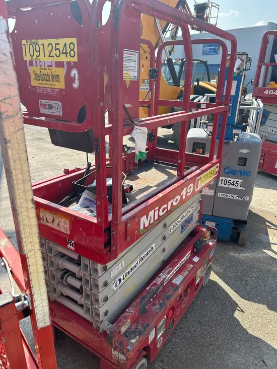 2019 MEC MICRO 19 Scissor Lift