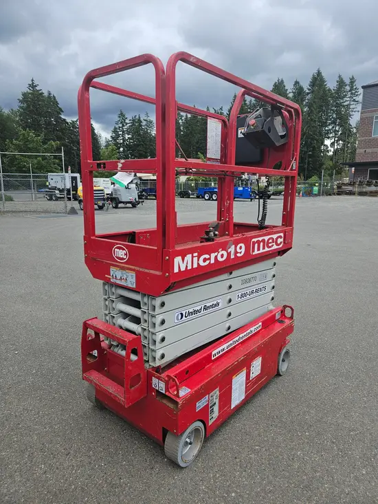 2018 MEC MICRO 19 Scissor Lift