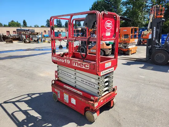 2018 MEC MICRO 19 Scissor Lift
