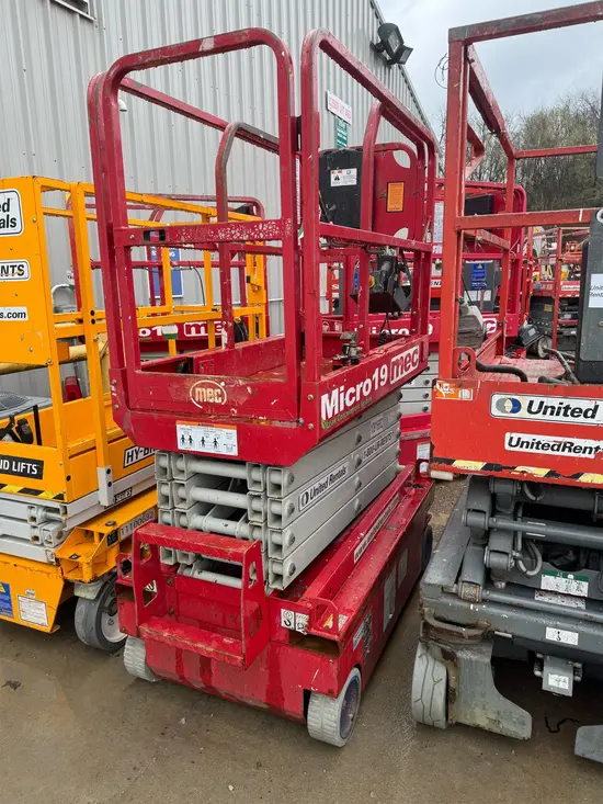 2019 MEC MICRO 19 Scissor Lift