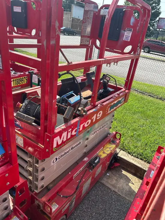 2019 MEC MICRO 19 Scissor Lift