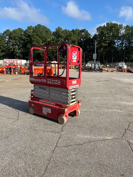 2019 MEC MICRO 19 Scissor Lift