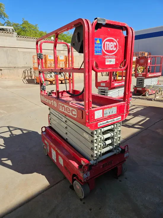 2018 MEC MICRO 19 Scissor Lift