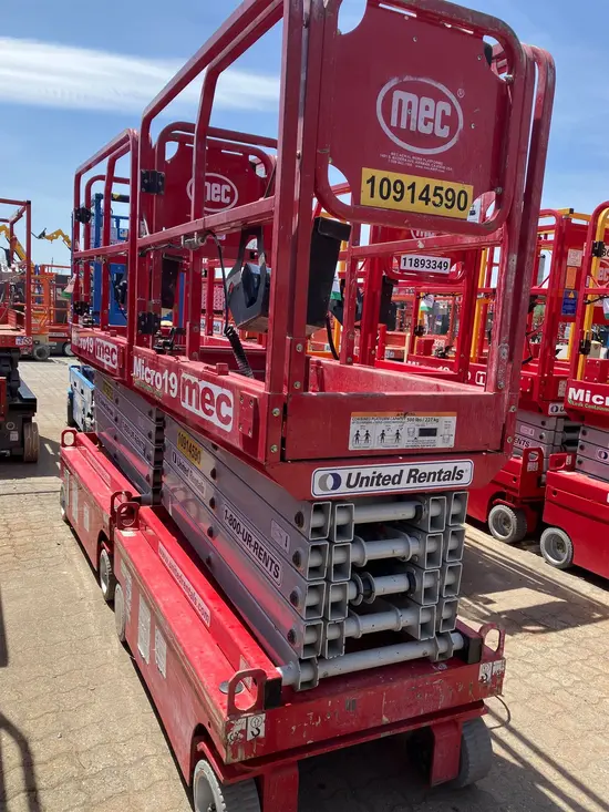 2019 MEC MICRO 19 Scissor Lift